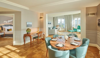 Suite, Tower