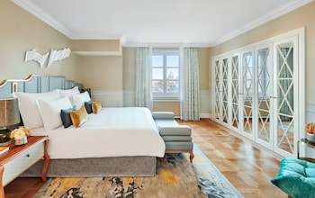 Suite, Tower