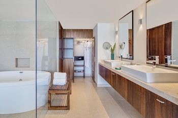 Premium Suite, 1 King Bed, Non Smoking (Master)