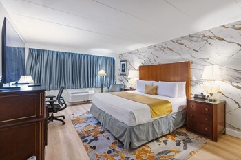 Accessible, 1 King Bed