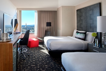 Room, 2 Double Beds (Skyline View)