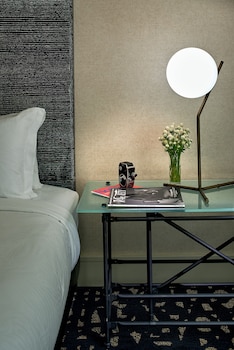 Room, 1 King Bed (Skyline View)