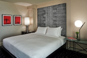 Room, 1 King Bed, Accessible, Non Smoking (Communications, Tub, Roll-In Shower)