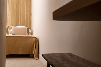 Triple room (1 double bed or 2 twin beds - subject to availability + 1 single bed)