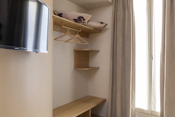 Triple room (1 double bed or 2 twin beds - subject to availability + 1 single bed)