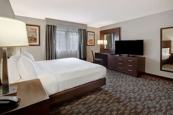Suite, 1 King Bed (Atrium Building, Conference)