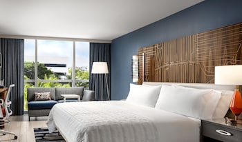 Deluxe Room, 1 King Bed (Mobility Accessible, Roll-In Shower)