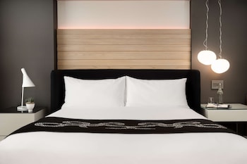 Studio, 1 King Bed (Zena Circle View)