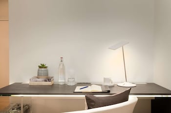 Suite, 1 King Bed (Zena Circle View)