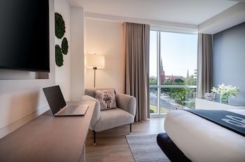 Room, 1 King Bed (Zena Circle View)