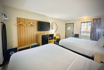 Room, 2 Queen Beds, Non Smoking
