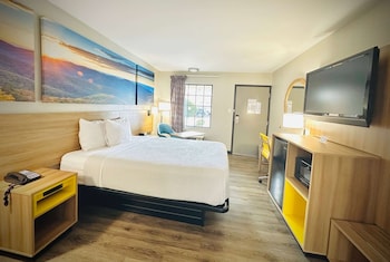 Room, 1 Queen Bed, Accessible, Non Smoking (Mobility, Roll-In Shower)