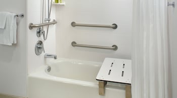 Room, 2 Queen Beds, Accessible, Bathtub (Hearing)