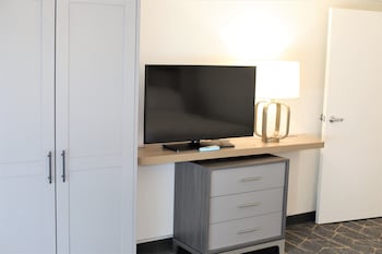 Suite, 1 Bedroom, Pool View