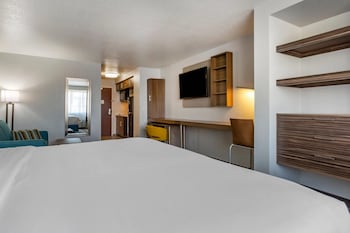 Suite, 1 King Bed, Non Smoking