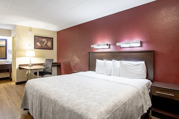 Premium Room, 1 King Bed (Upgraded Bedding & Snack, Smoke Free)