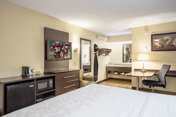 Premium Room, 1 King Bed (Upgraded Bedding & Snack, Smoke Free)