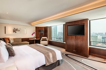 Club Deluxe Room City View King Bed