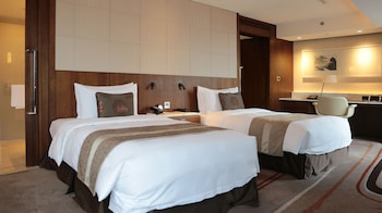 Deluxe Room River View Twin Bed