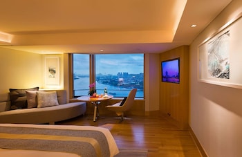 Deluxe Room River View King Bed