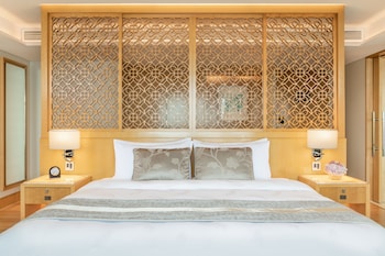 Deluxe Room River View King Bed