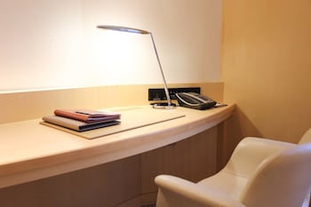 Standard Room City View Twin Bed