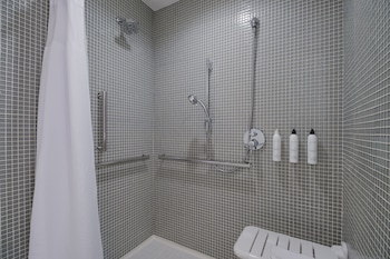 Room, Multiple Beds, Hearing Accessible (Roll-in Shower)