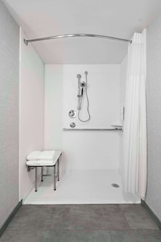 Room, 1 King Bed, Accessible (Mobility, Hearing, Roll-In Shower)