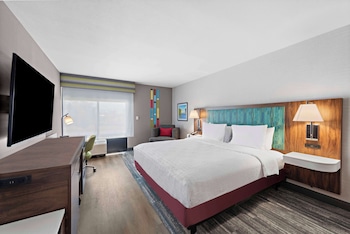 Room, 1 King Bed, Accessible (Mobility, Hearing, Roll-In Shower)