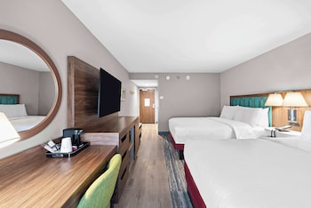 Room, 2 Queen Beds, Accessible (Mobility, Hearing, Roll-In Shower)