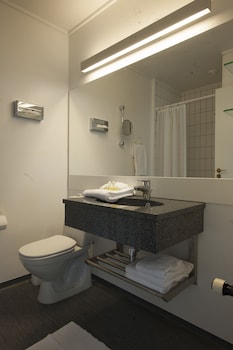 Family Room, Annex Building (5 persons)