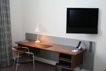 Executive Room, Partial Bay View, Annex Building