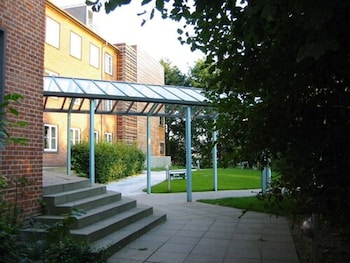 Family Room, Annex Building (5 persons)
