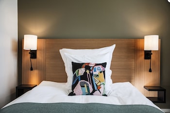 Single Room, 1 Queen Bed, Fjord View, Main Building