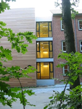Family Room, Annex Building (5 persons)