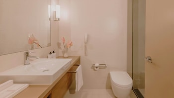 Classic Double Room, 2 Double Beds (High Floor)