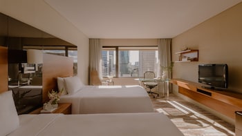 Classic Room, 2 Double Beds, Club Lounge Access (High Floor)