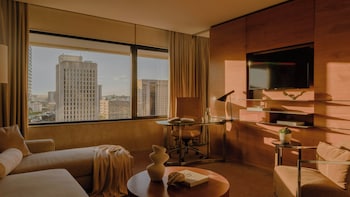 Suite, 1 Bedroom, Club Lounge Access (High Floor)