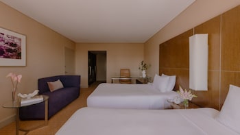 Classic Double Room, 2 Double Beds (High Floor)