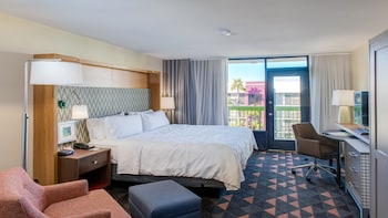 Premium Room, 1 King Bed, Balcony, Pool View
