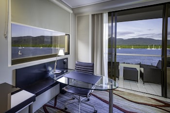 Room, 1 King Bed, Corner