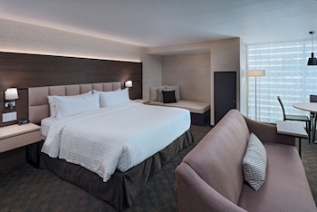 Suite, 1 King Bed (Kitchen Area)