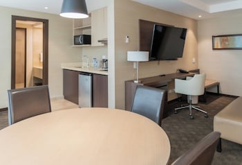 Suite, 1 King Bed (Kitchen Area)