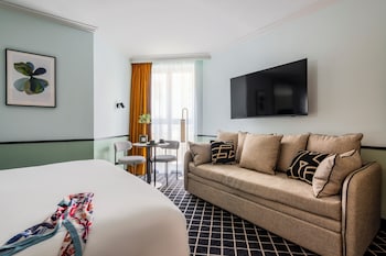 Deluxe Room, 1 Double Bed with Sofa bed, Accessible