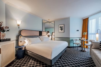 Deluxe Room, 1 Double Bed with Sofa bed, Accessible