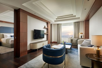 DELUXE SUITE TWIN