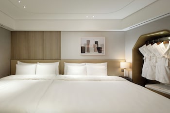 JUNIOR SUITE HOLLYWOOD DOUBLE DOUBLE