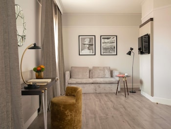 Junior Suite, 1 King Bed with Sofa bed