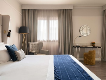 Junior Suite, 1 King Bed with Sofa bed
