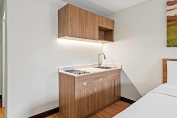 Room, 1 King Bed, Non Smoking, Kitchenette